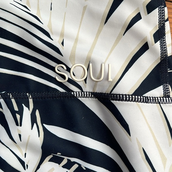 Soul x SoulCycle Medium Retro Palm Print Leggings Preowned - Picture 3 of 3